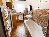 RD 5+1 s garáží, bazénem, studnou a zahradou - 14