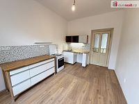Pronájem bytu 2+1 78 m2 P5 Smíchov nezařízený po rekonstrukci cihla