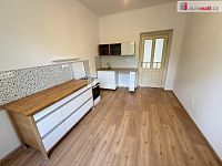 Pronájem bytu 2+1 78 m2 P5 Smíchov nezařízený po rekonstrukci cihla