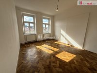 Pronájem bytu 2+1 78 m2 P5 Smíchov nezařízený po rekonstrukci cihla - 2