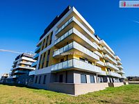 K pronájmu, NOVÝ moderní byt 2+kk se šatnou, terasou a garážovým stáním, ul. K Šindlovým Dvorům č.p. 2936/2, České Budějovice - 21