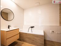 K pronájmu, NOVÝ moderní byt 2+kk se šatnou, terasou a garážovým stáním, ul. K Šindlovým Dvorům č.p. 2936/2, České Budějovice - 6