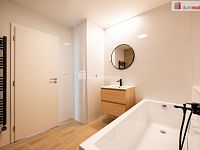 K pronájmu, NOVÝ moderní byt 2+kk se šatnou, terasou a garážovým stáním, ul. K Šindlovým Dvorům č.p. 2936/2, České Budějovice - 7