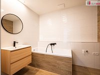 K pronájmu, NOVÝ moderní byt 2+kk se šatnou, terasou a garážovým stáním, ul. K Šindlovým Dvorům č.p. 2936/2, České Budějovice - 7