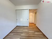Pronájem bytu 2+1 68 m2 + balkon P5 Smíchov nezařízený cihla po rekonstrukci - 4