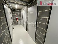 Pronájem bytu 1+kk 32 m2 lodžie sklep P5 Smíchov Lihovar  - 8