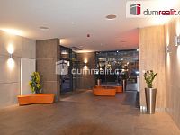 Pronájem 1+kk 37 m2 P2  Žižkov Residence Garden Towers zařízený garáž - 8