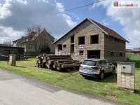 Prodej stavebních pozemků o výměře 4.038 m2 s rozestavěným RD o zast.pl. 174 m2 v obci Buková u Příbramě
