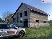 Prodej stavebních pozemků o výměře 4.038 m2 s rozestavěným RD o zast.pl. 174 m2 v obci Buková u Příbramě - 4