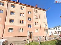 Pěkný udržovaný byt 2+1 ve druhém patře cihlového domu v centru Chebu - 11