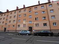 Pěkný udržovaný byt 2+1 ve druhém patře cihlového domu v centru Chebu - 12