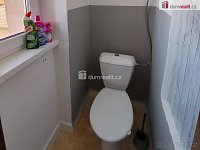 Pěkný udržovaný byt 2+1 ve druhém patře cihlového domu v centru Chebu - 16