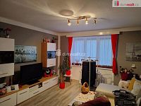 Pěkný udržovaný byt 2+1 ve druhém patře cihlového domu v centru Chebu - 3