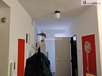Pěkný udržovaný byt 2+1 ve druhém patře cihlového domu v centru Chebu - 4