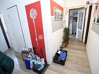 Pěkný udržovaný byt 2+1 ve druhém patře cihlového domu v centru Chebu - 6