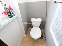 Pěkný udržovaný byt 2+1 ve druhém patře cihlového domu v centru Chebu - 9