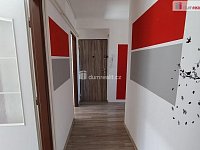 Pěkný udržovaný byt 2+1 ve druhém patře cihlového domu v centru Chebu - 9