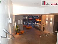 Pronájem 1+kk 37 m2 P2  Žižkov Residence Garden Towers zařízený garáž - 9