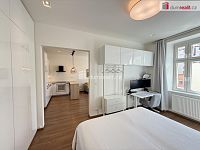 Pronájem bytu 2+kk 46 m2 P5 po rekonstrukci výtah cihla zařízený - 12