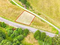 Pěkný pozemek v obci Vojtanov u německých hranic u Chebu