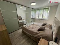 Krásný prostorný byt 4+1 po kompletní rekonstrukci v přízemí panelového domu v Mariánských Lázních - 2