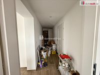 Pronájem prostorného bytu 4+kk se zahradou a terasou, 99 m², Velké Přílepy - 25
