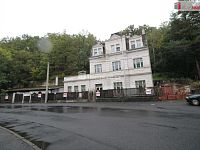 Objekt se třemi byty, garáží a nebytovým prostorem vhodný ke komerčnímu využití - 21