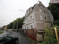 Objekt se třemi byty, garáží a nebytovým prostorem vhodný ke komerčnímu využití - 26