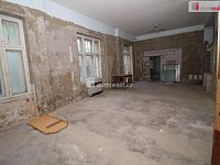 Objekt se třemi byty, garáží a nebytovým prostorem vhodný ke komerčnímu využití - 4