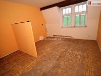 Objekt se třemi byty, garáží a nebytovým prostorem vhodný ke komerčnímu využití - 12