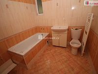 Objekt se třemi byty, garáží a nebytovým prostorem vhodný ke komerčnímu využití - 16