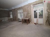 Objekt se třemi byty, garáží a nebytovým prostorem vhodný ke komerčnímu využití - 3