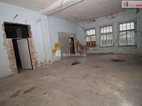 Objekt se třemi byty, garáží a nebytovým prostorem vhodný ke komerčnímu využití - 6