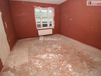 Objekt se třemi byty, garáží a nebytovým prostorem vhodný ke komerčnímu využití - 9