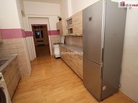 Pěkný byt 2+1 ve třetím patře cihlového domu v Karlových Varech Rybářích - 3