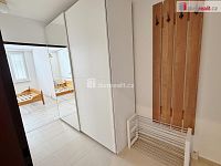 pěkný , slunný u metra  - 9