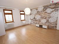 Krásný slunný byt 3+1 po rekonstrukci v prvním patře cihlového domu v Karlových Varech