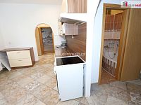 Krásný slunný byt 3+1 po rekonstrukci v prvním patře cihlového domu v Karlových Varech - 10