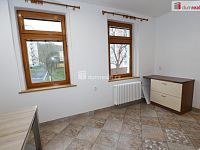 Krásný slunný byt 3+1 po rekonstrukci v prvním patře cihlového domu v Karlových Varech - 11