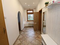 Krásný slunný byt 3+1 po rekonstrukci v prvním patře cihlového domu v Karlových Varech - 14