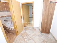 Krásný slunný byt 3+1 po rekonstrukci v prvním patře cihlového domu v Karlových Varech - 17