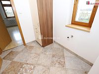 Krásný slunný byt 3+1 po rekonstrukci v prvním patře cihlového domu v Karlových Varech - 18