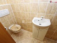 Krásný slunný byt 3+1 po rekonstrukci v prvním patře cihlového domu v Karlových Varech - 19