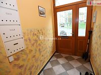 Krásný slunný byt 3+1 po rekonstrukci v prvním patře cihlového domu v Karlových Varech - 20