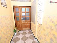 Krásný slunný byt 3+1 po rekonstrukci v prvním patře cihlového domu v Karlových Varech - 21