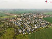 Kompletně zasíťovaný stavební pozemek plochy 1023m2 v malebné obci Čakovičky v blízkosti Prahy - 12