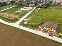 Kompletně zasíťovaný stavební pozemek plochy 1023m2 v malebné obci Čakovičky v blízkosti Prahy - 5