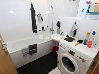 Krásný útulný byt 1+kk s balkonem v novostavbě v Karlových Varech - 12