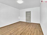 Pronájem bytu 2+1 v Ostrově po celkové rekonstrukci  - 6