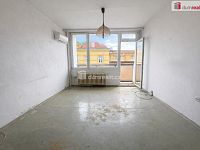 Prodej bytu 3+1 s výhledem a balkonem - ideální pro rodinu i investici - 4